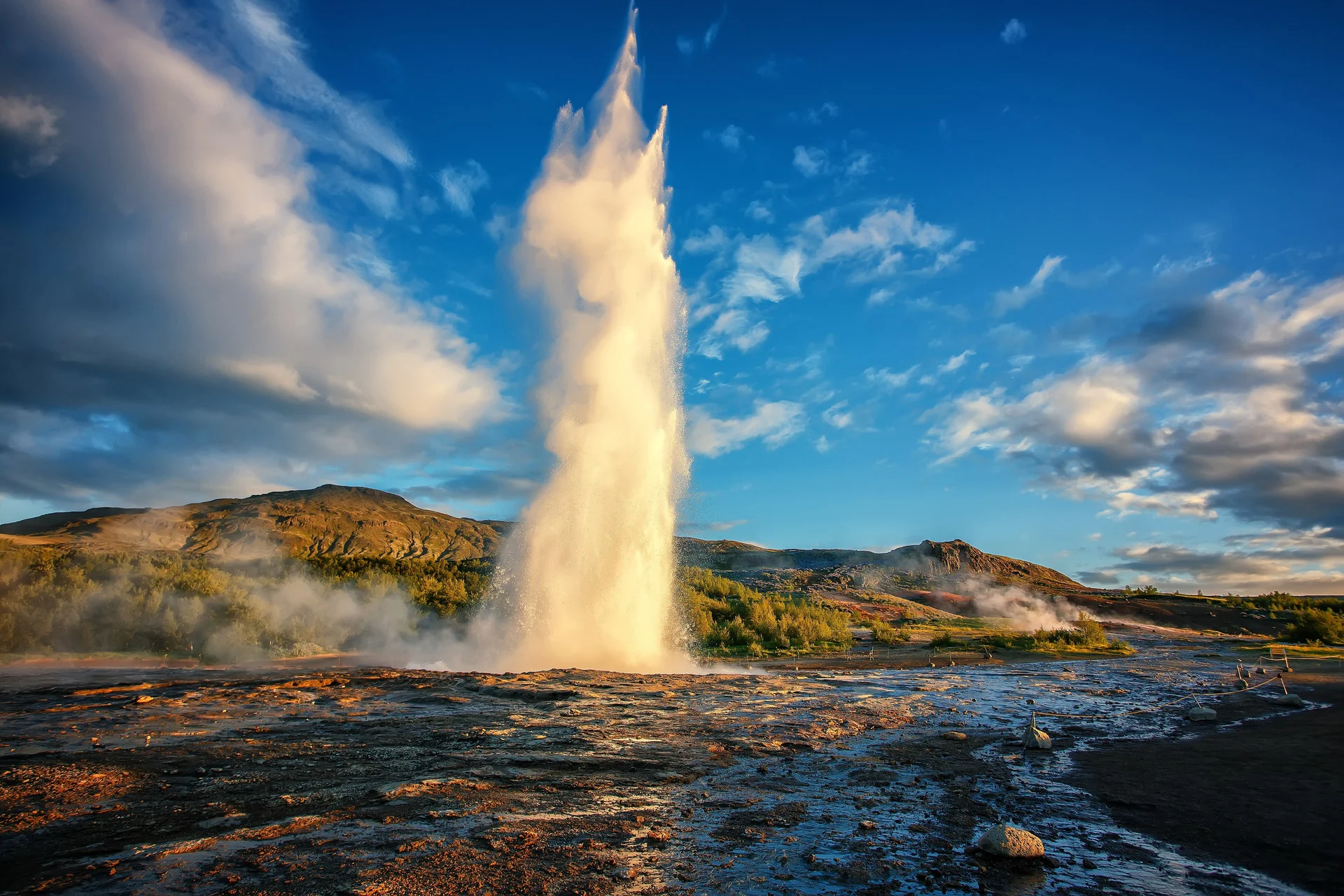 Luxury Iceland Geothermal Escape for Women 7 geysir-eruption