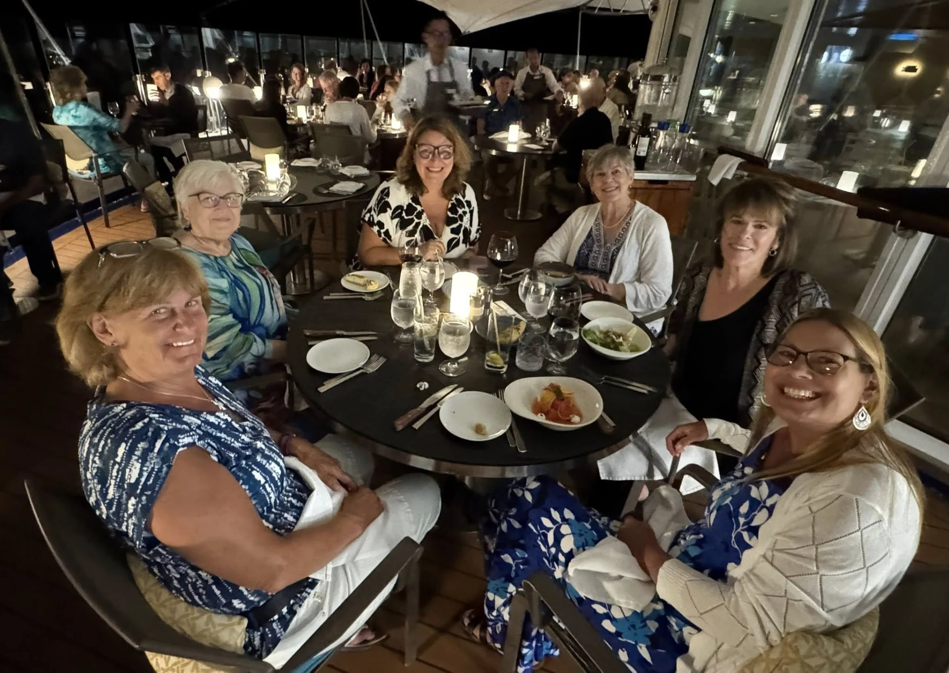 women having dinner on a Sisterhood Travels trip