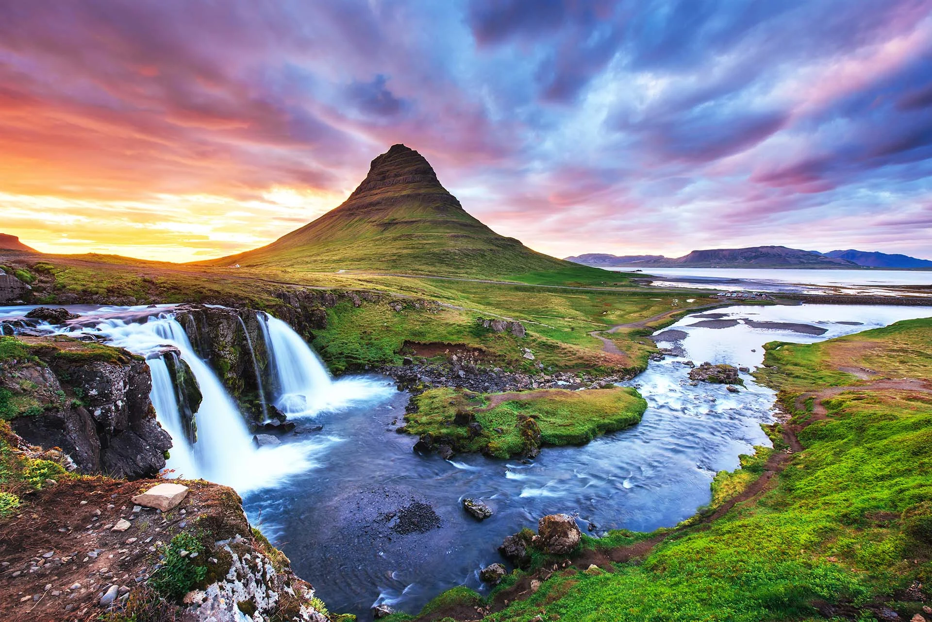 iceland kirkjufell mountain