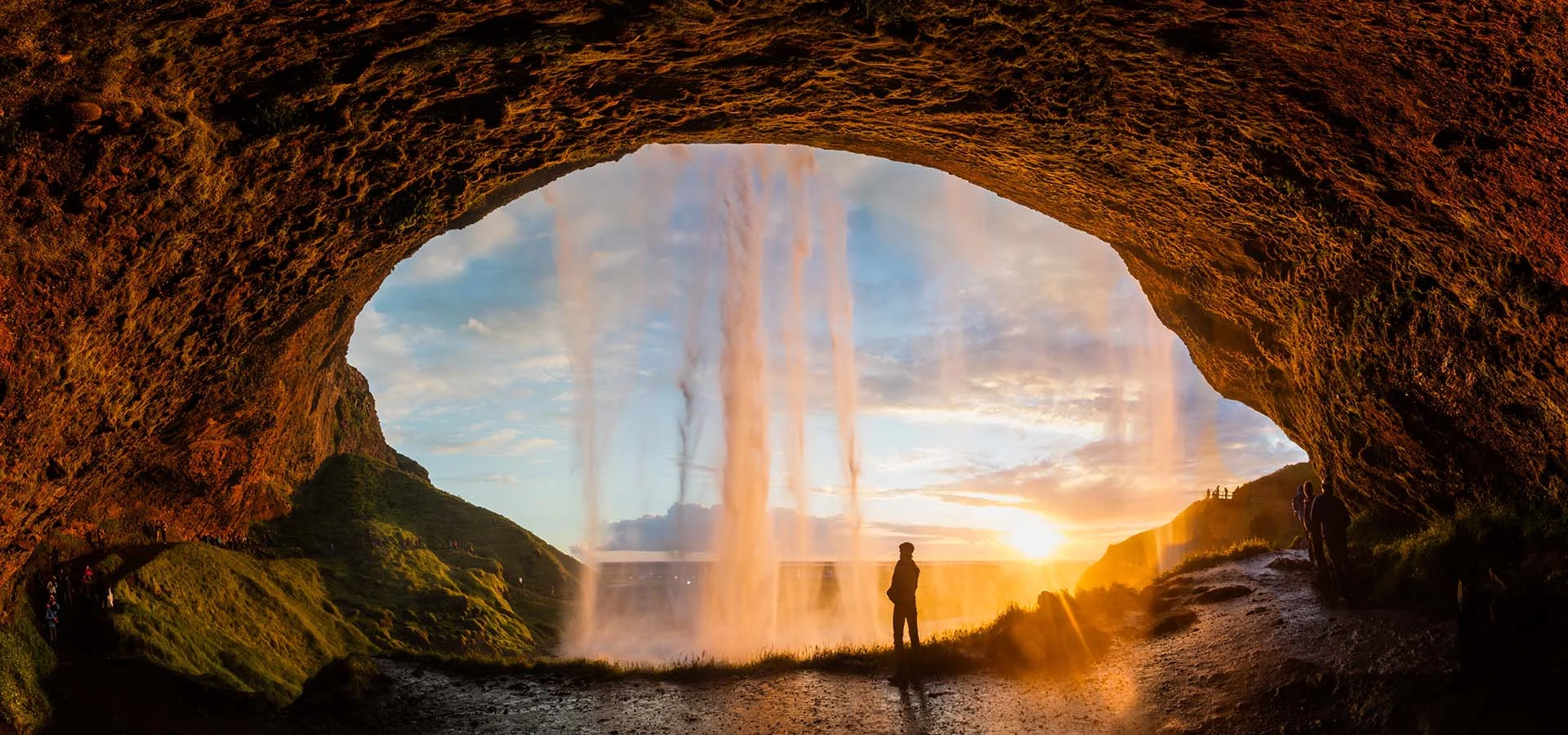 iceland seljalandsfoss waterfall