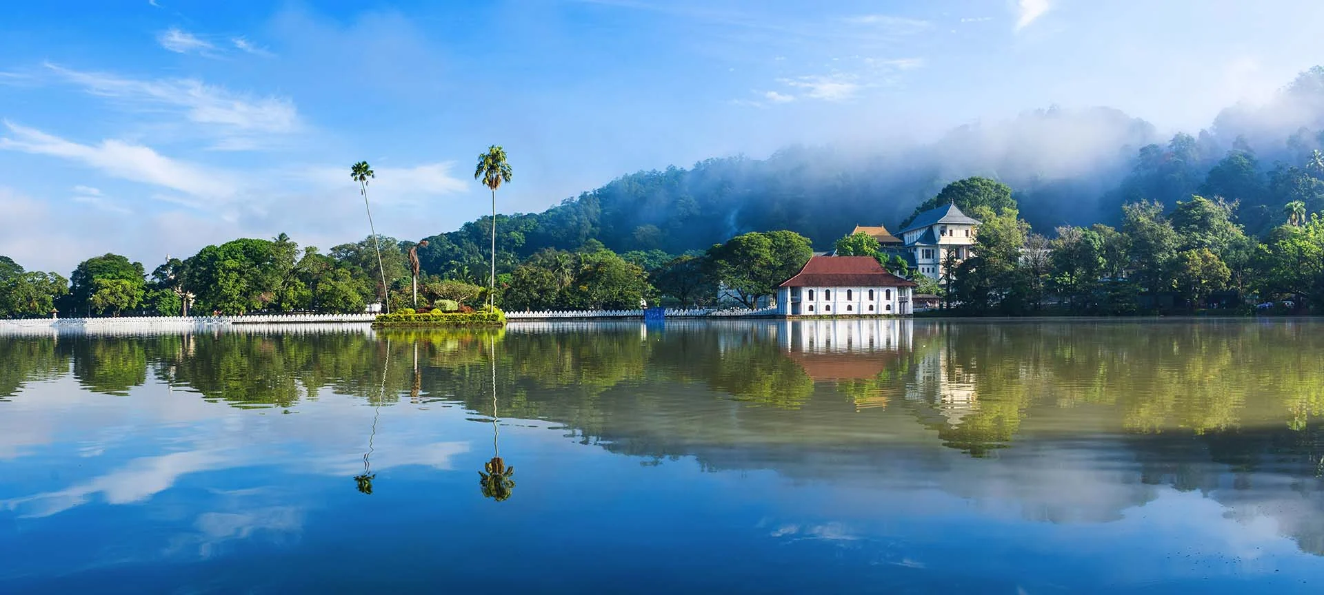 kandy sri lanka temple pano