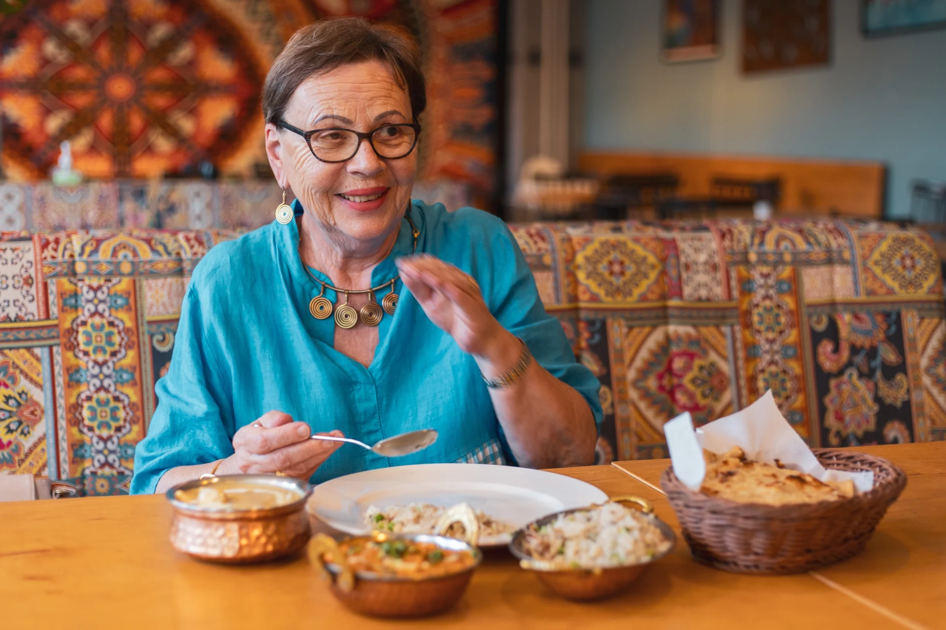 woman dining alone on a solo trip